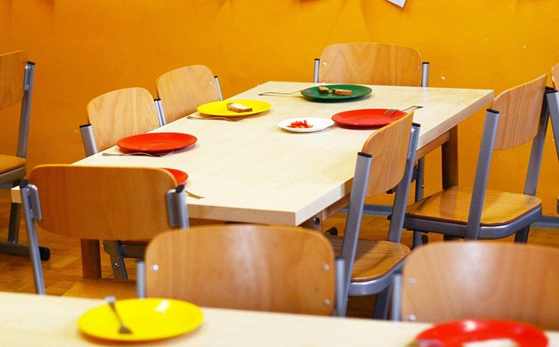 gradinita, masa, scaune