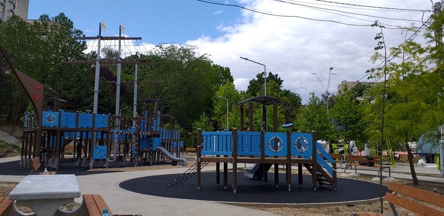 parculet copii, faleza dunarii (3)