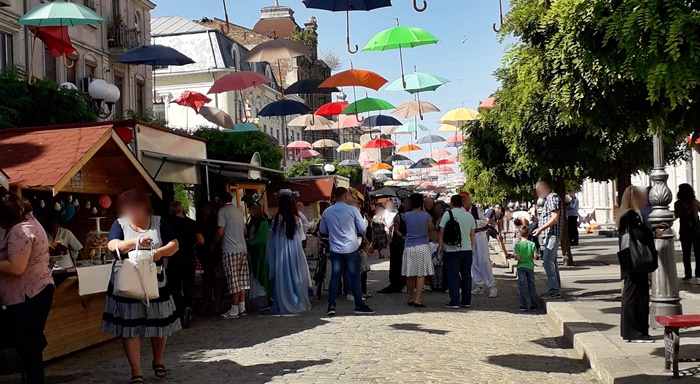 targ, oameni, strada mihai eminescu, dulciuri