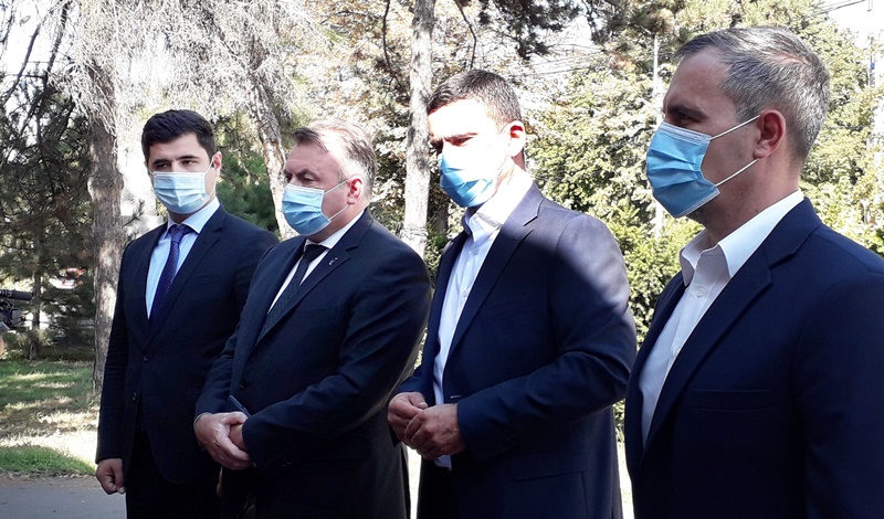 Nelu Tătaru, Ministrul Sănătății, a declarat la Brăila că vineri, luni și marți, înainte și după ziua votului, școlile unde se va vota vor fi&nbsp;închise