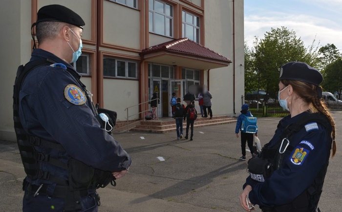 Jandarmii brăileni prezenți în zona unităților școlare pentru a asigura ordinea și&nbsp;siguranța