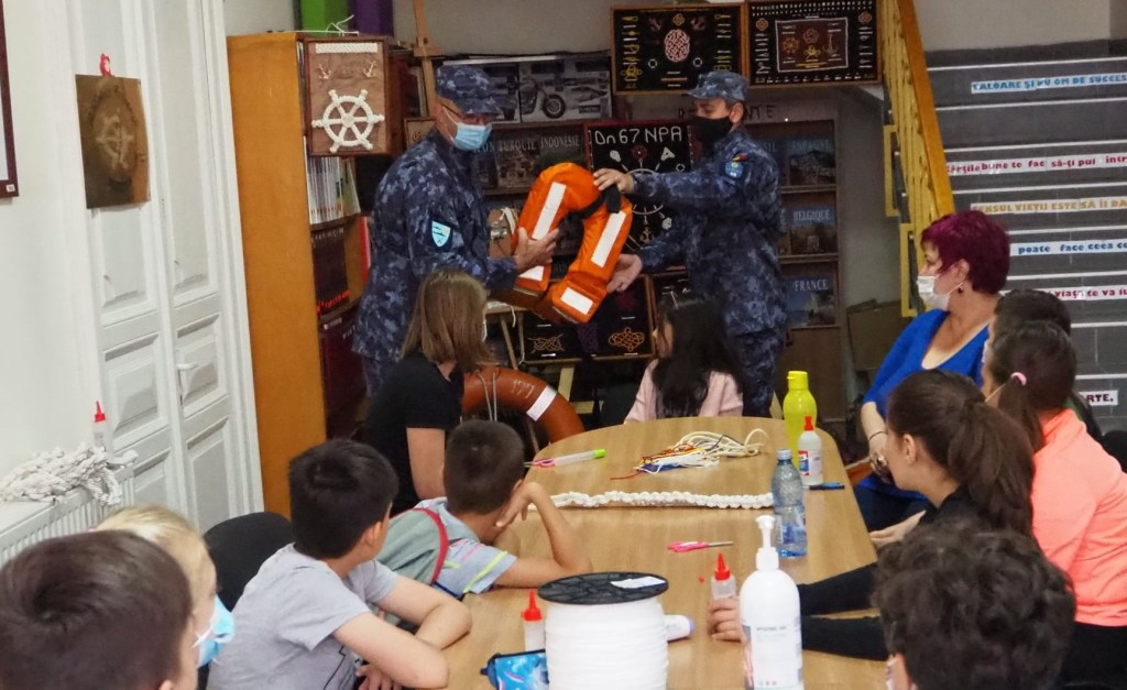 Atelier de noduri marinărești, la&nbsp;bibliotecă