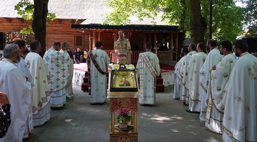 Hramul Mănăstirii „Sfântul Pantelimon“, mare eveniment de înălțare&nbsp;spirituală