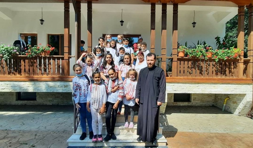 Copii din Șuțești și Mohreanu în ”Tabăra de o zi”, desfășurată în cadrul taberelor de vară organizate de Arhiepiscopia Dunării de&nbsp;Jos