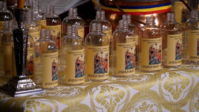 Toate parohiile din cadrul Arhiepiscopiei Dunării de Jos s-au pregătit pentru a sărbători Botezul Domnului sau&nbsp;Boboteaza