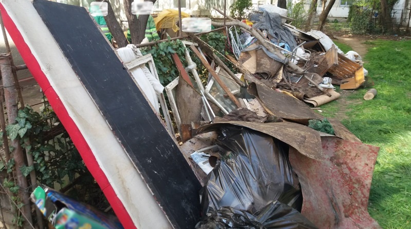 2.500 lei amendă dată de polițiștii locali unui brăilean care a depozitat 16 mc de deșeuri în curtea unui&nbsp;bloc