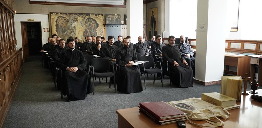 „Vacanţa din pridvorul bisericii”, program de tabere pentru elevi în Eparhia Dunării de&nbsp;Jos