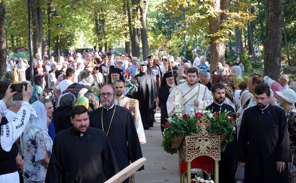 Zi de mare sărbătoare la Mănăstirea Lacu Sărat din Brăila | Sute de enoriași au fost prezenți la hramul&nbsp;mânăstirii