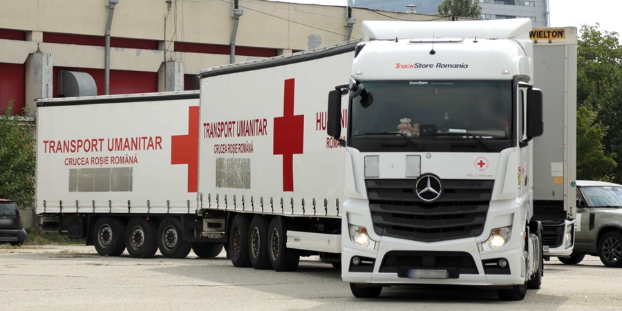 18 tiruri cu alimente trimise de Crucea Roșie Română cetățenilor ucraineni din Cernăuți și&nbsp;Uzhhorod