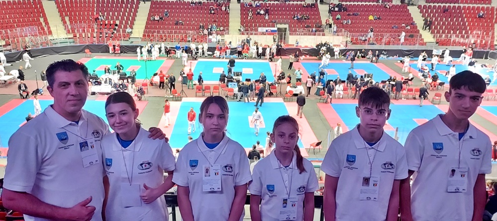 5 karateka brăileni au urcat pe podium de 14 ori, la Mondialele din Cehia | Karateka Clubului de Arte Marțiale Tsunamy aduc onoare orașului, imnul României fiind auzit de 5 ori doar pentru sportivii&nbsp;brăileni