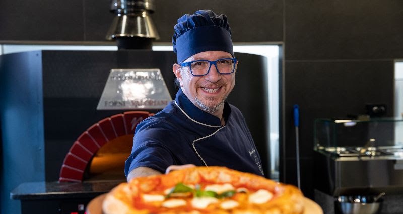 Giovanni Santarpia, italianul care a făcut peste 1.500.000 de pizza, este la&nbsp;Iași
