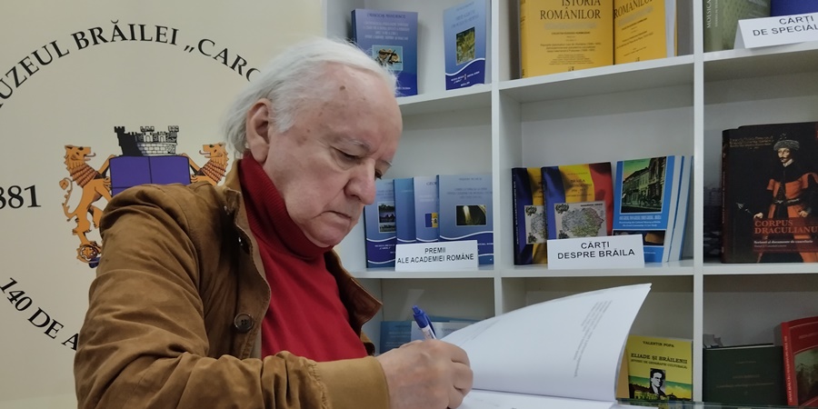 Marele Maestru Internațional de Șah, Florin Gheorghiu, prezență deosebită la cea de-a II-a ediție a Trofeului “Rocada Mare”, a lansat la Brăila cele trei volume ale cărții sale „Artă în șah și în&nbsp;viață”