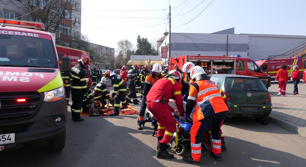 Deraierea unui tren, incendiu la o magazie cu materiale inflamabile și un accident rutier, 3 scenarii dintr-un exerciţiu tactic desfășurat de ISU Dunărea&nbsp;Brăila