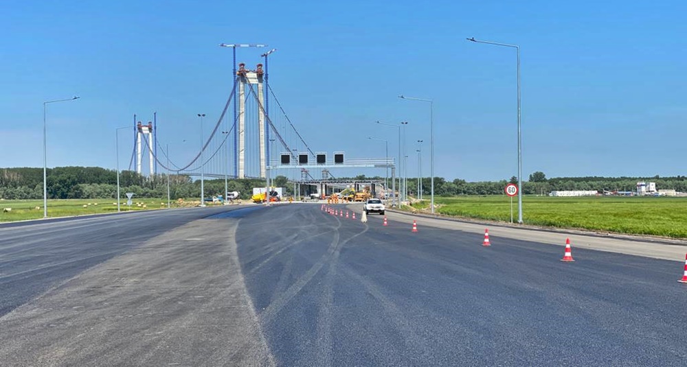 Lucrări în ritm alert pe șantierul Podului de peste Dunăre, de la&nbsp;Brăila