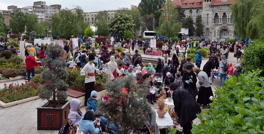 20 de unități de învățământ, din Municipiul și din Județul Brăila, prezente la târgul caritabil “Nepoți pentru&nbsp;bunici”