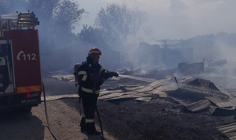 Trei incendii și un accident rutier numai într-o singură zi | Subunitățile ISU Dunărea Brăila, la&nbsp;datorie