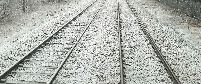 Haos în circulația feroviară din cauza vremii. Trenuri blocate sau&nbsp;anulate!