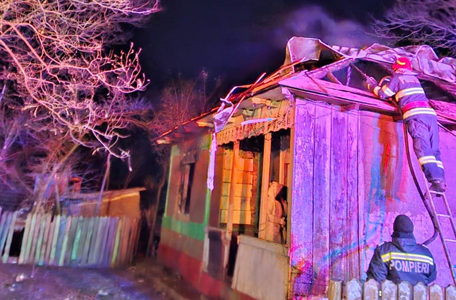 Neglijența produce pagube. Gospodării incendiate în Jirlău și&nbsp;Chichinețu