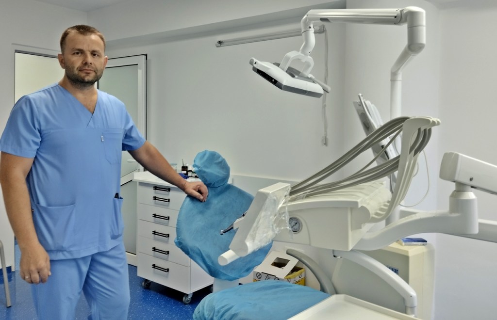 Medicul stomatolog Roman Bașli a demonstrat că, prin accesarea unor proiecte prin fonduri de minimis și prin PNRR, se poate asigura o stomatologie digitală performantă, și la&nbsp;Brăila