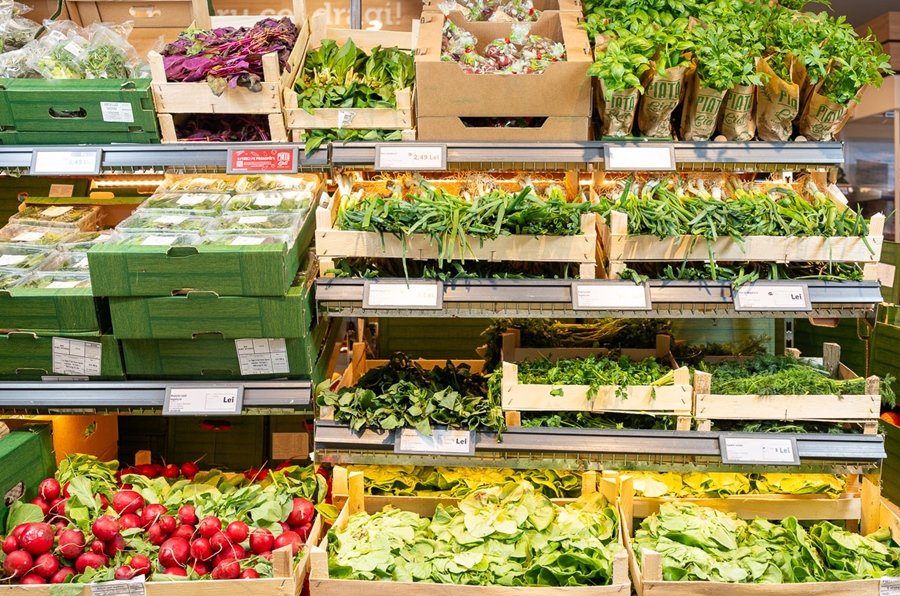 Începând cu 24 martie, doar verdețuri românești în Piața Lidl | La prima livrare, 10 producători locali vor furniza verdețuri&nbsp;proaspete